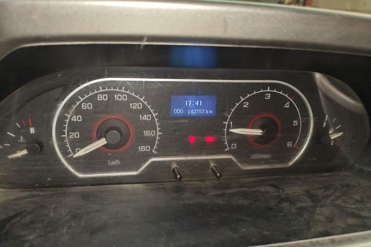 Used SAIC MAXUS Xintu V80 2017 2.5T 5-Speed Manual Aoyuntong National IV Short Wheelbase Ultra-Low Roof 5/6/10-Seater