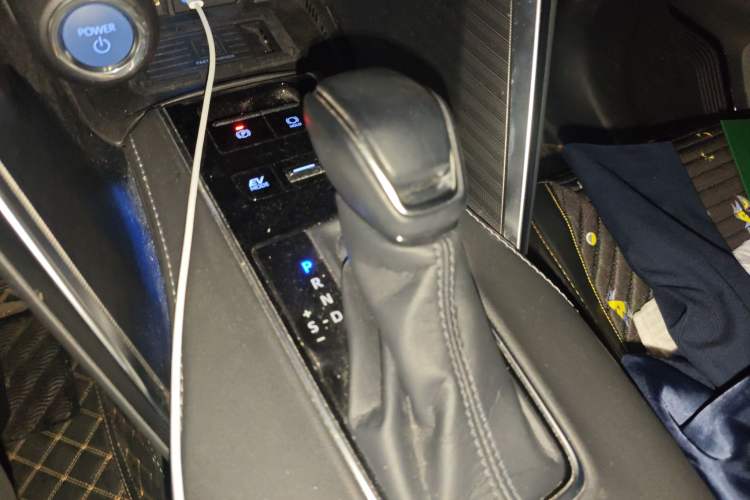 Used Toyota Harrier 2022 Dual-Engine 2.5L CVT Four-Wheel Drive Luxury Edition Gear Lever