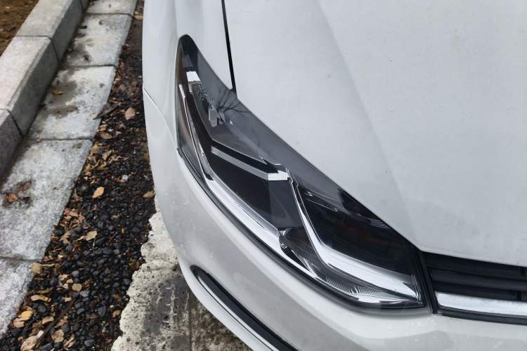 Used Volkswagen Polo 2014 1.6L Automatic Comfort Edition Right Front Headlight