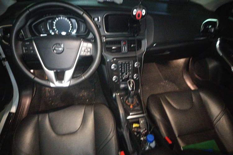 Used Volvo V40 2017 T3 Zhiyi Edition
