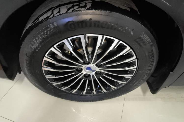 Used Denza D9 2025 DM-i Intelligent Drive 1020 Four-Wheel Drive Prestige Model