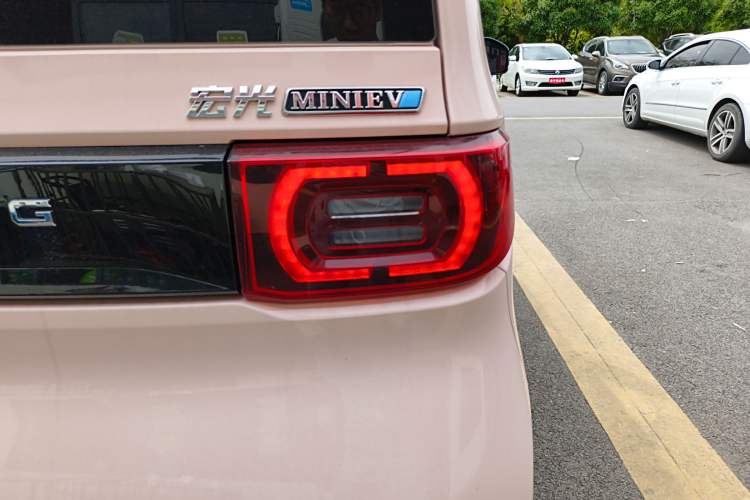 Used Wuling Hongguang MINIEV 2022 Macaron Premium Model – Lithium Iron Phosphate
