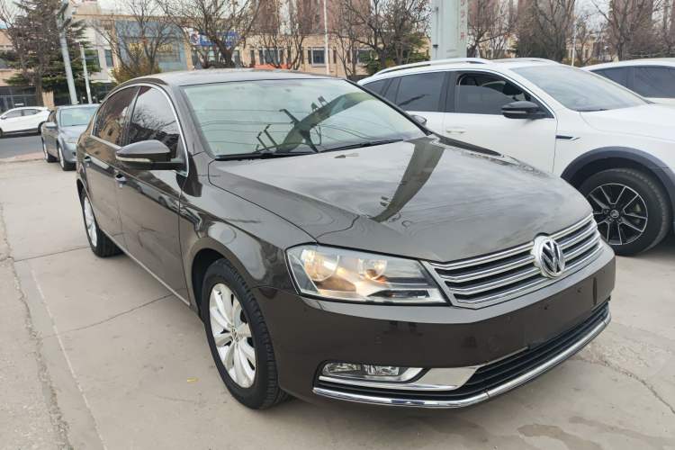 Used Volkswagen Magotan 2015 1.8TSI Advanced Model Front Right 45 Deg