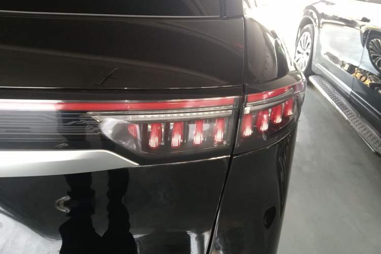 Used Chery Tiggo 9 2023 2.0T Dual-Clutch Two-Wheel Drive Luxury Edition 5 Seats Right Rear Taillight