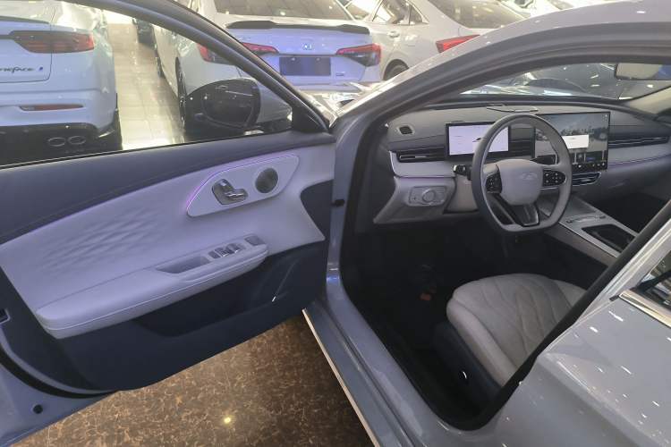 Used Chery Fengyun A8L 2025 1.5 TGDI 145 km Luxury Version Driver Seat