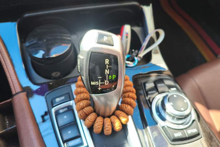 Used BMW 5 Series 2014 525Li Leading Model
