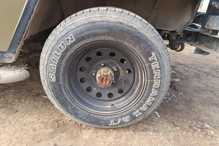 Used BAW 212 Classic 2016 2.0L Triangular Door Four-Wheel Drive Luxury Version China V
