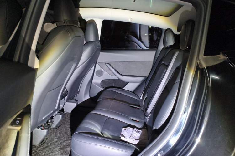 Used Tesla Model Y 2023 Rear-Wheel-Drive Version
