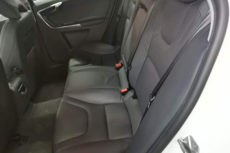 Used Volvo S60 2014 S60L 2.0T Zhiyuan Edition
