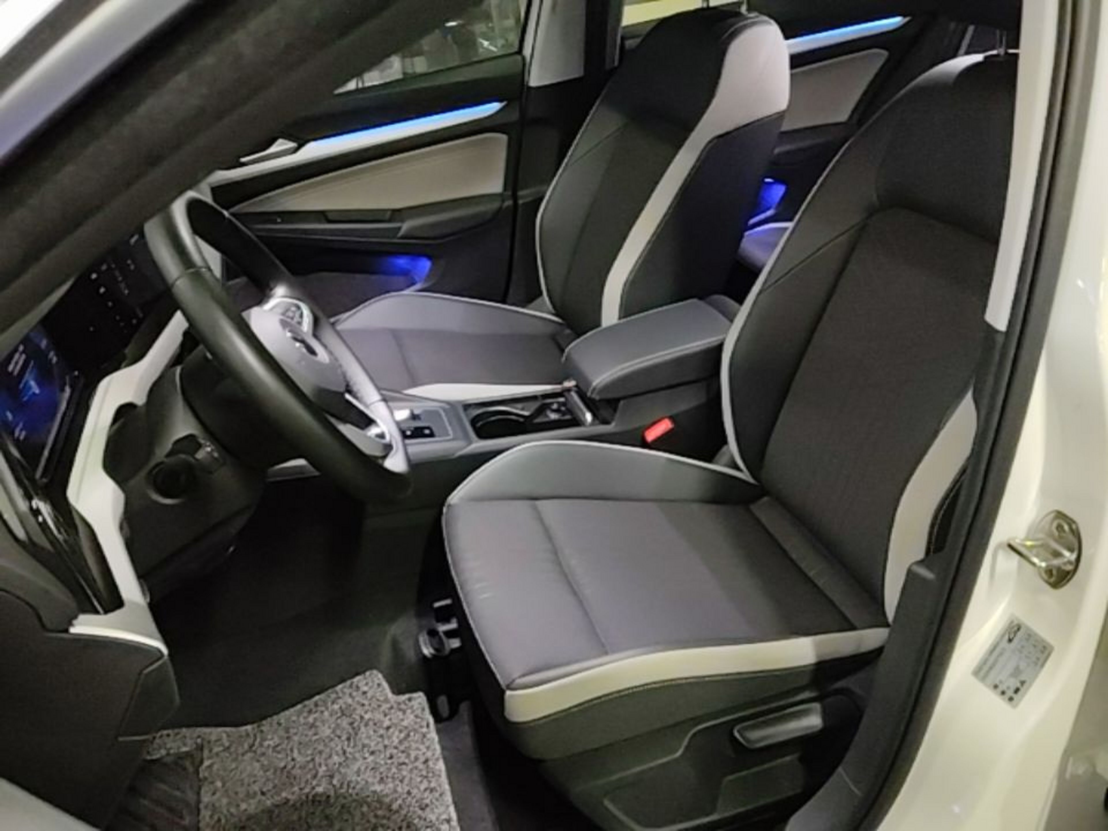 Vordere Reihe im Auto