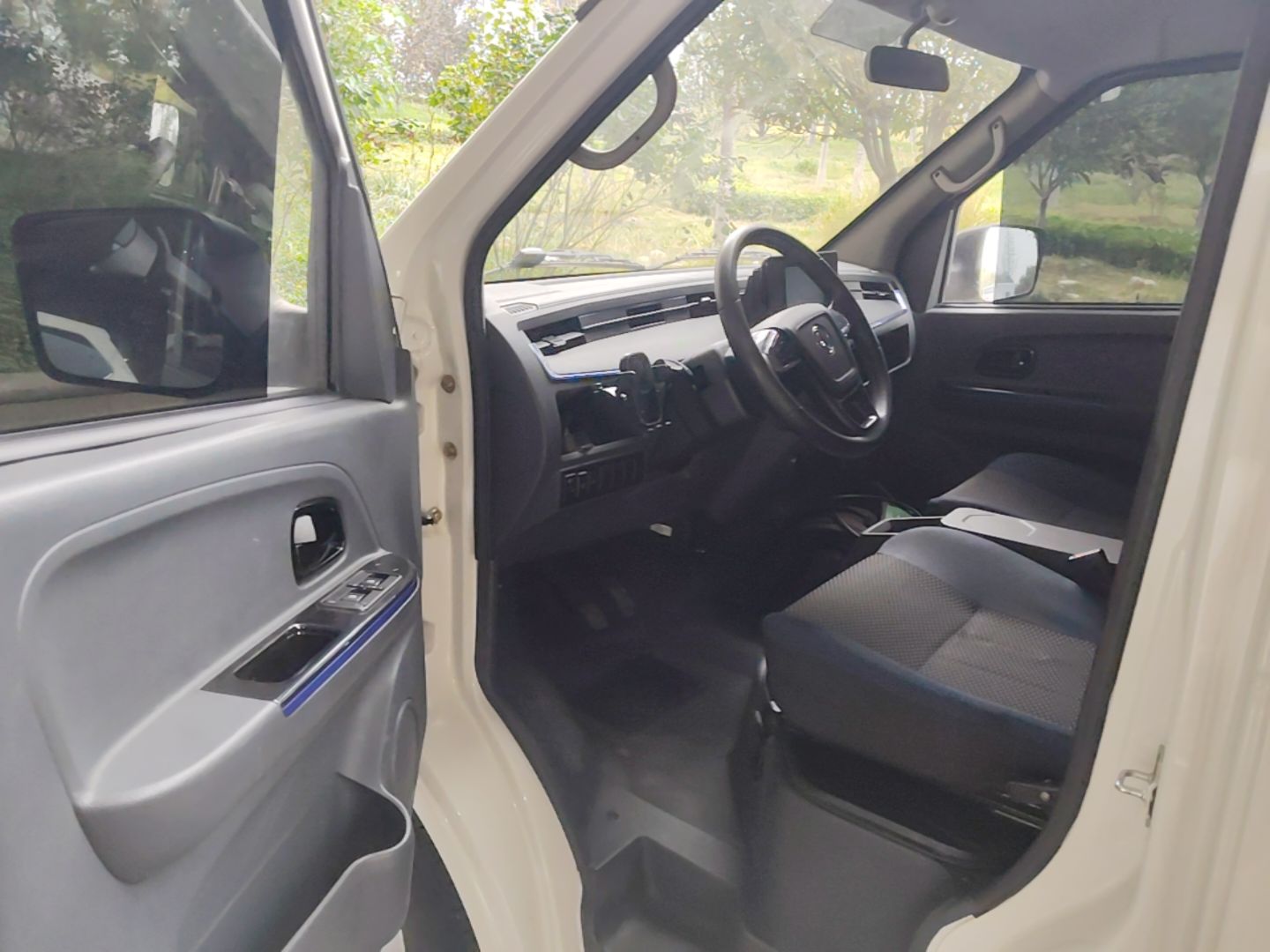 Dongfeng Yufeng EM27 2024 EM27 Henan Lithium Power 41.472 kWh — снимка 18