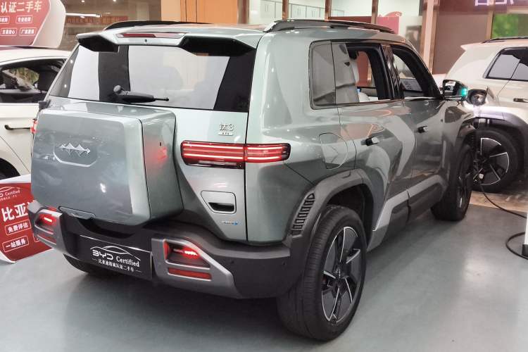 Used Formula Leopard Titanium 3 2025 501KM All-Wheel Drive Intelligent Driving Ultra Version
