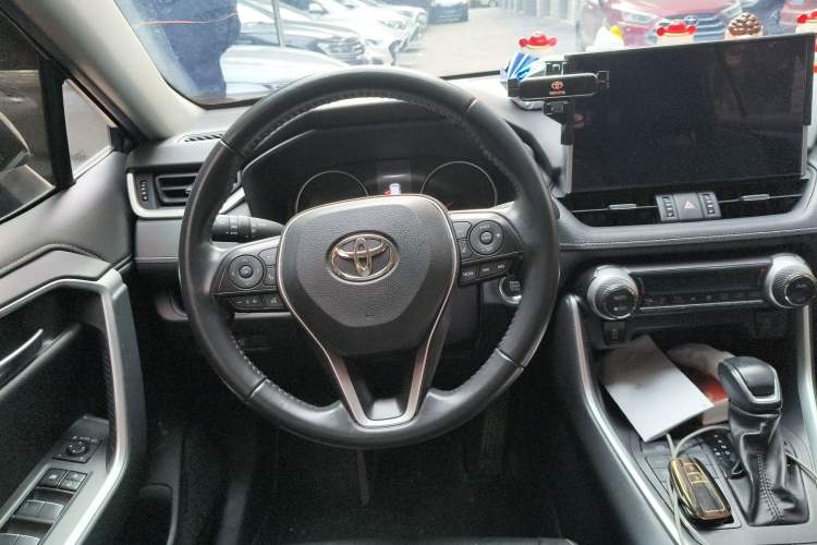 Used Toyota Wildlander 2022 2.0L CVT 4x4 Luxury PLUS Edition