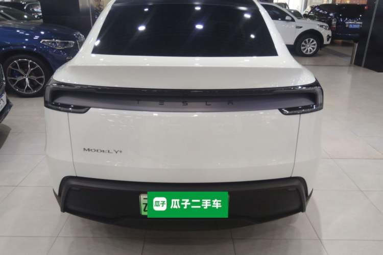 Used Tesla Model Y 2025 Long-Range All-Wheel-Drive Version
