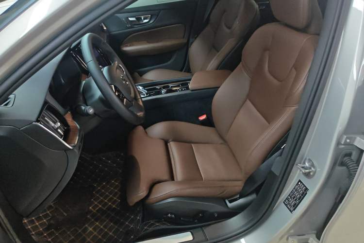 Used Volvo S60 2025 B4 Zhiyuan Luxury Edition