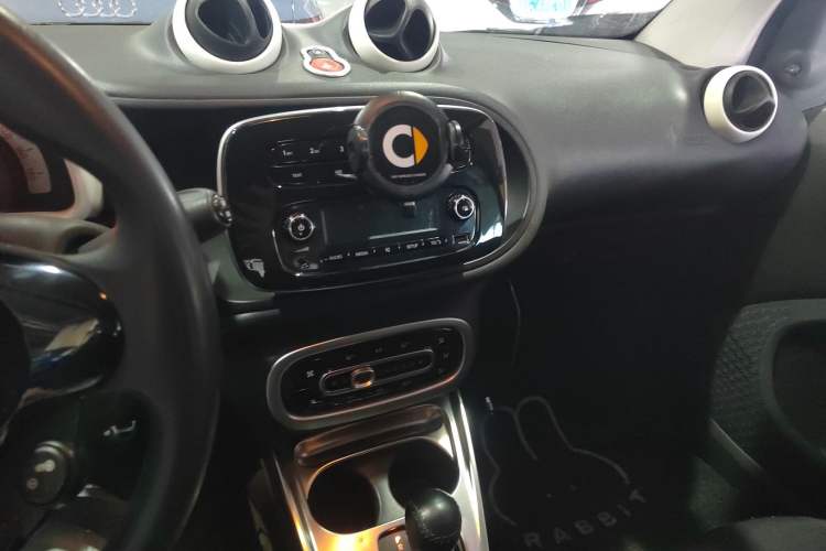 Used smart fortwo 2015 1.0L 52 kW hardtop Dynamic version