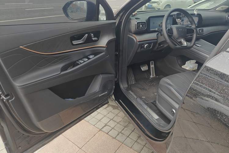 Used Chery Tiggo 9 2025 2.0T Dual-Clutch Two-Wheel Drive Luxury Edition 5 Seats