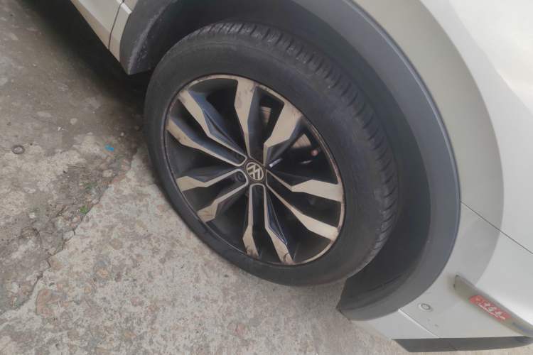 Used Volkswagen Tiguan L 2020 330TSI Automatic Two-Wheel Drive R-Line Flagship Version China VI Standard Right Front Wheel Hub