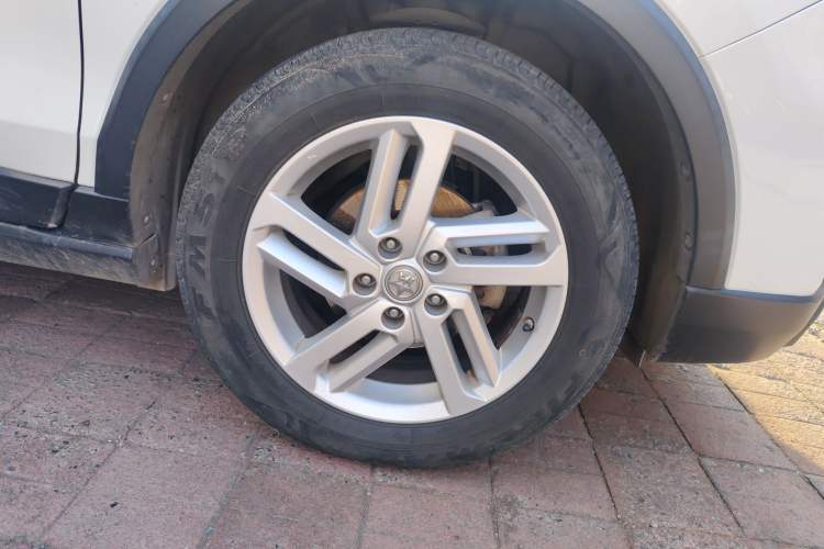 Used Venucia T60 2020 1.6L CVT Smart Drive Version China VI Standard Right Front Wheel Hub