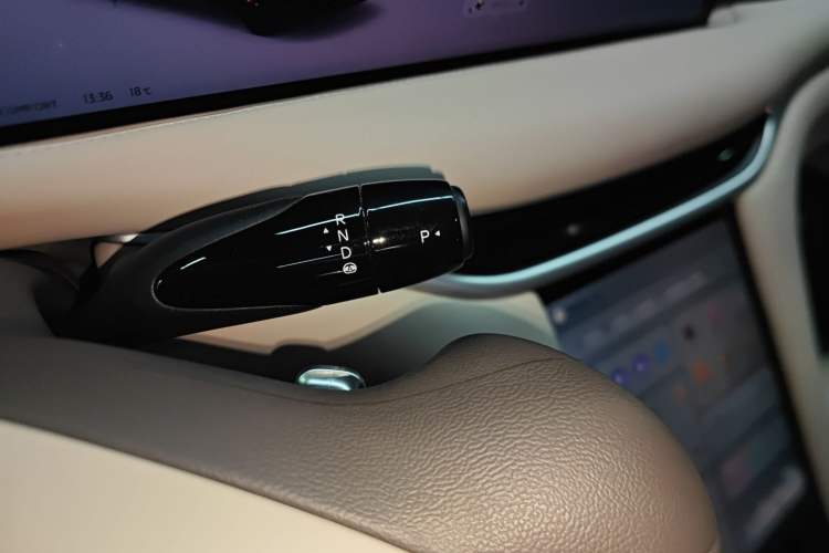 Used IM L6 2024 Max Standard Edition Gear Lever