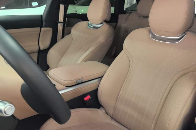 Used XPeng G9 2025 625 Long-Range Max Left Front Seat