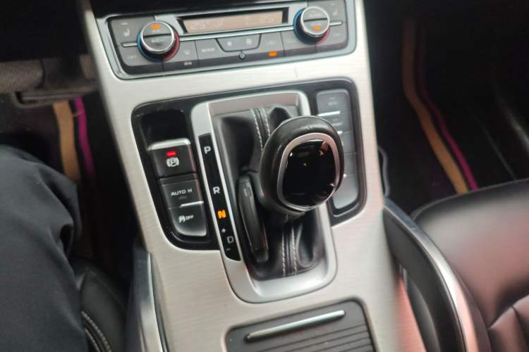 Used Geely Auto Emgrand X7 Sport 2018 1.8TD Automatic Two-Wheel Drive Smart Connect 4G Internet Edition