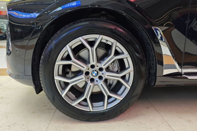 Used BMW X7 2023 xDrive40i Luxury Package with Leading Features