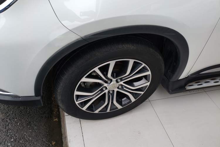 Used Mitsubishi Outlander 2018 2.4L 4x4 Elite Edition 5 Seats Left Front Wheel Hub