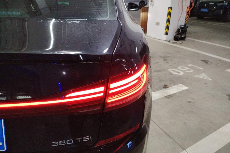 Used Volkswagen Passat 2025 Premium Version 380TSI Dragon Edition Right Rear Taillight