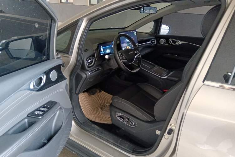 Used AION V 2024 Plus 70 Tech Edition Lithium Iron Phosphate Driver Seat