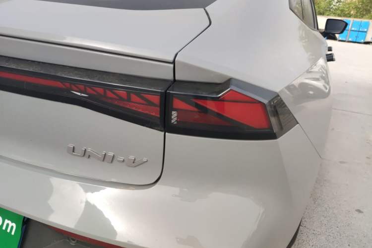 Used CHANGAN UNI-V 2022 1.5T Prestige Version
