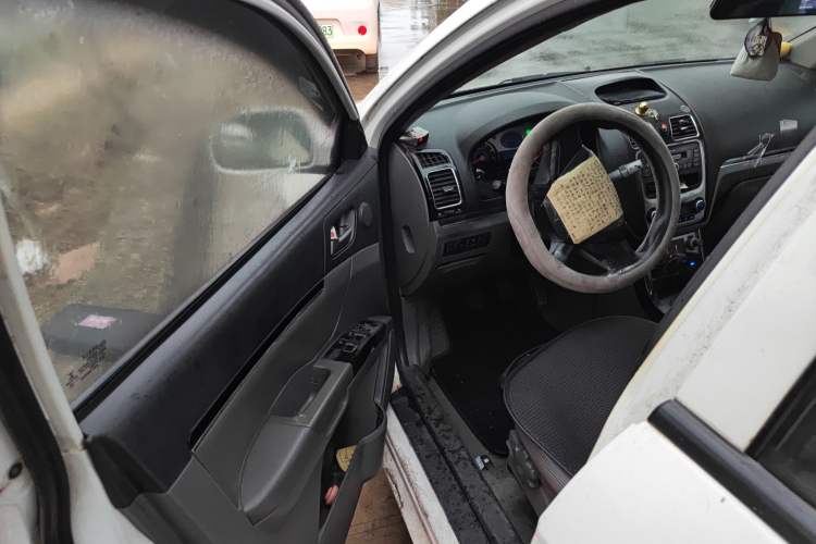 Used Geely Auto Classic Emgrand 2013 Sedan 1.8L Manual Entry-Level CNG Model
