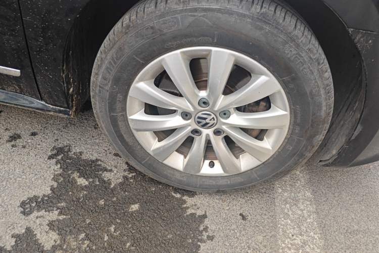 Used Volkswagen Passat 2015 1.8TSI DSG Prestige Edition Right Front Wheel Hub