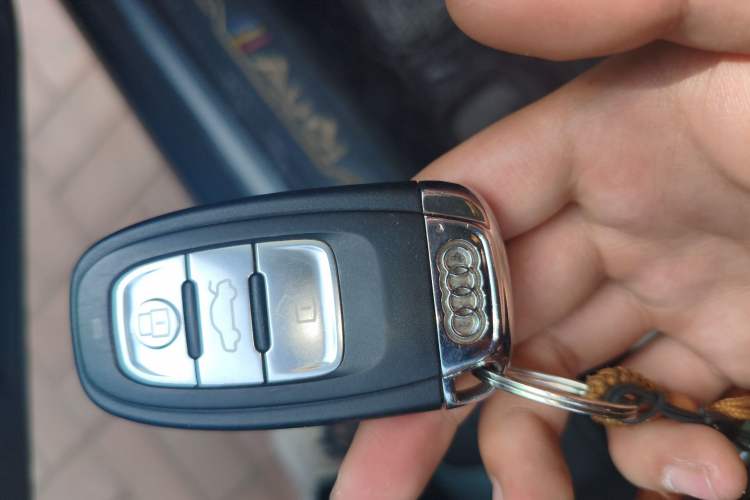 Used Audi A4L 2012 2.0 TFSI automatic standard version