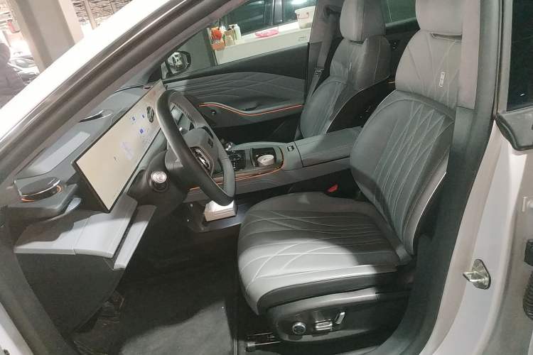 Used Geely Galaxy E8 2025 700 km Long-Range Intelligent Driving Version
