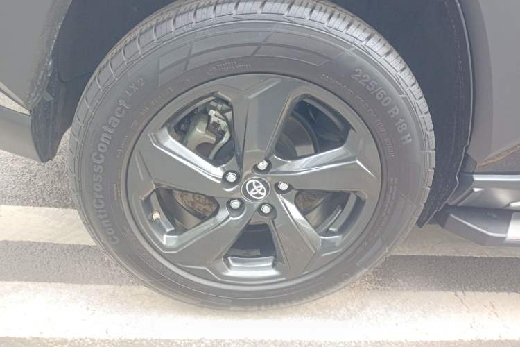 Used Toyota RAV4 2022 2.0L CVT 4x4 Style Plus Edition Right Rear Wheel Hub