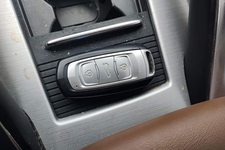 Used Geely Auto Emgrand X7 Sport 2016 1.8TD Automatic ZhiZun Version
