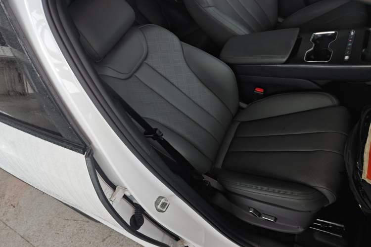 Used BYD Song L DM-i 2026 Model 130KM Superior Version
