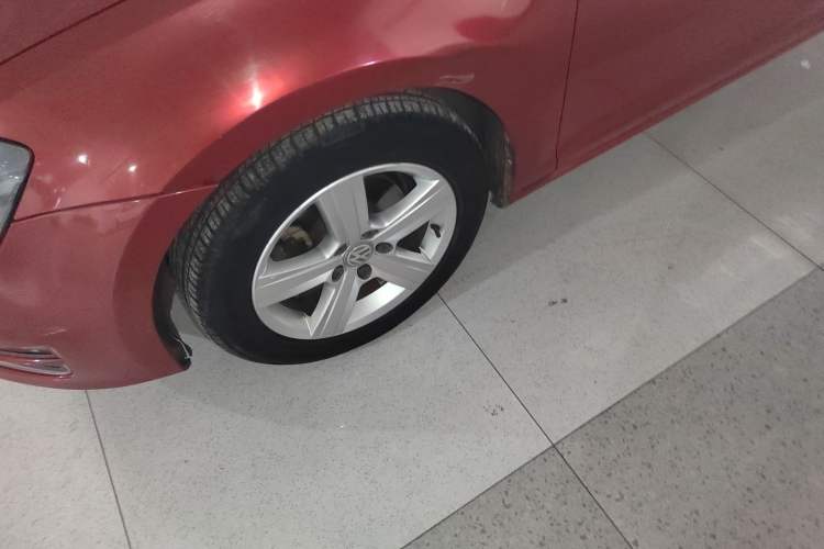 Used Volkswagen Golf 2016 230TSI Automatic Comfort Version Left Front Wheel Hub