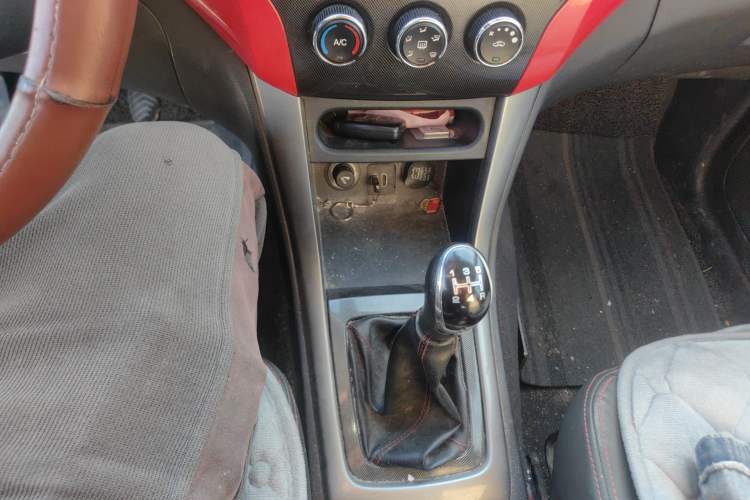 Used Foton Jiatu ix7 2016 1.5L ZhiZun Model Gear Lever