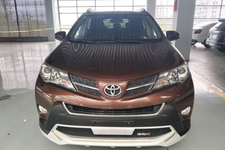 Used Toyota RAV4 2015 2.0L CVT Two-Wheel Drive Fashion Edition Front