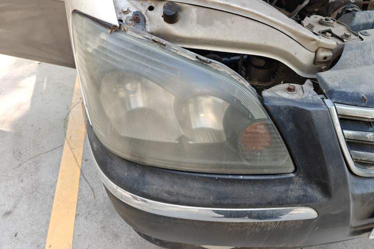 Used FORTHING Lingzhi 2013 M3 1.6L 7-Seater Comfort Model Right Front Headlight