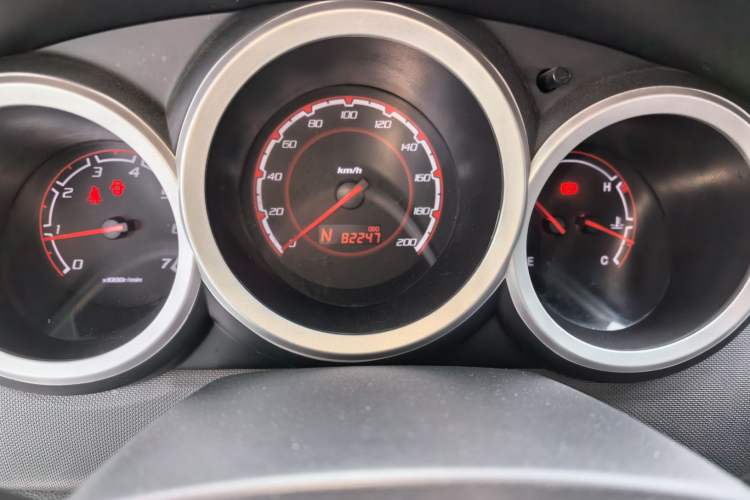 Used CHANGAN CX20 2014 1.4L IMT Sunroof Navigation Version China IV Standard Odometer Close Up