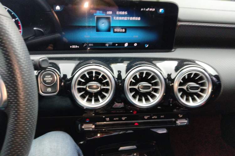 Used Mercedes-Benz A-Class 2022 Revised Version A 200 L Sport Sedan Fashionable Style Audio And AC Panel