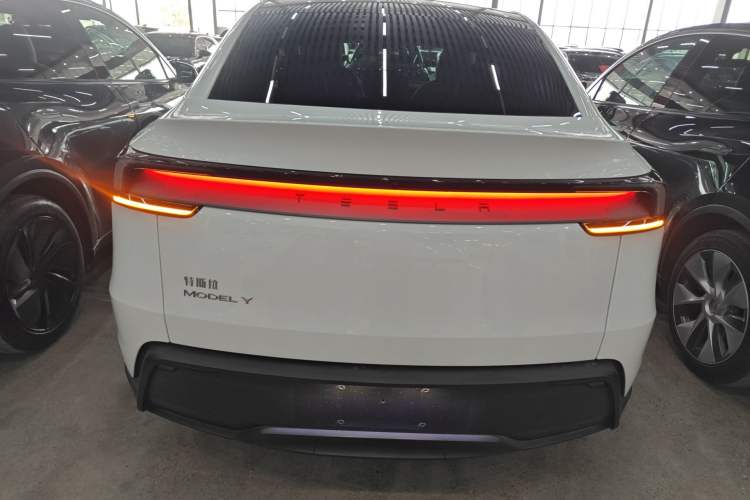 Used Tesla Model Y 2025 Rear-Wheel Drive First Edition
