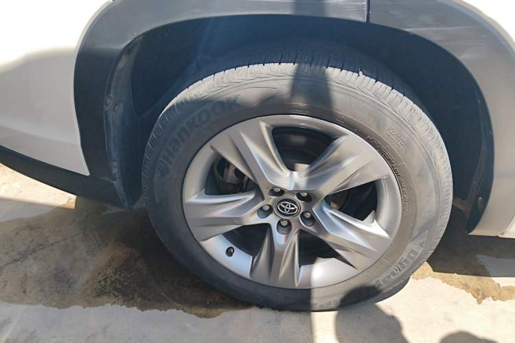 Used Toyota Highlander 2018 2.0T Four-Wheel Drive Prestige Version 7 Seats China VI Standard
