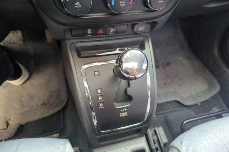 Used Jeep Compass 2010 2.4L four-wheel drive sport version
