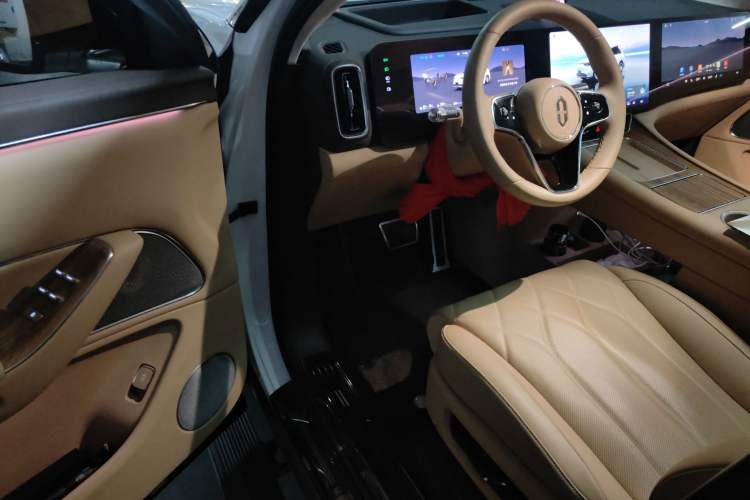 Used Hima AITO M8 2025 Extended-Range Ultra Version 53.4 kWh 6-Seater Edition