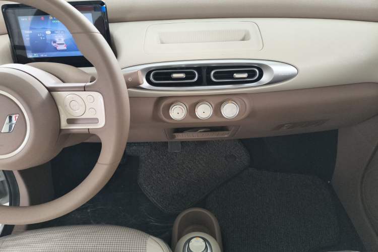 Used Wuling Hongguang MINIEV 2025 Four-Door Version Advanced Edition Audio And AC Panel