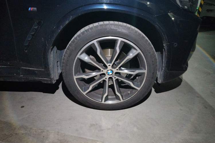 Used BMW X3 2022 Second Facelift xDrive30i Leading Edition M Night Sky Package Right Front Wheel Hub